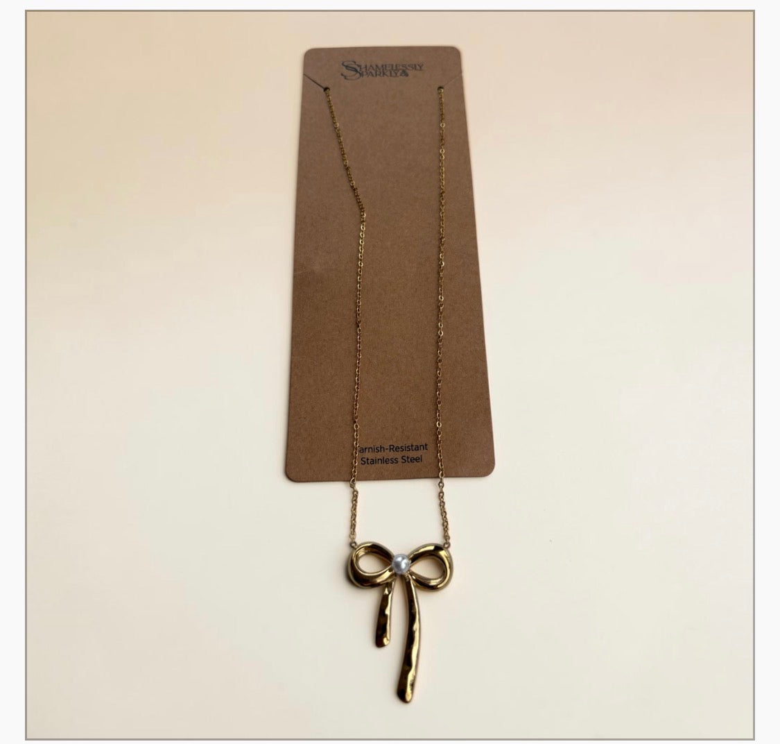 18K Gold PVD Plated Bow Necklace with Pearl Detail – Stainless Steel
