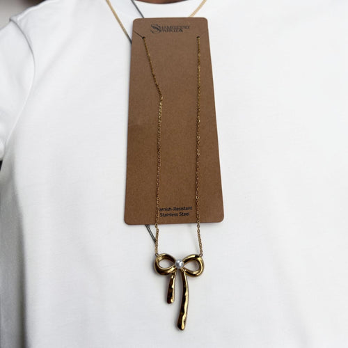 18K Gold PVD Plated Bow Necklace with Pearl Detail – Stainless Steel